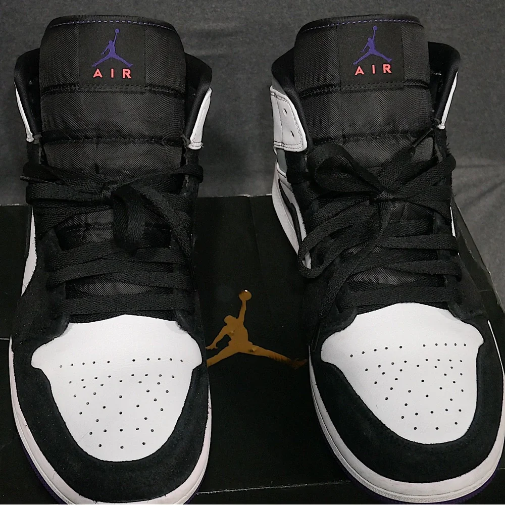 Air Jordan 1 Mid SE “Varsity Purple” - Picture 3 of 4